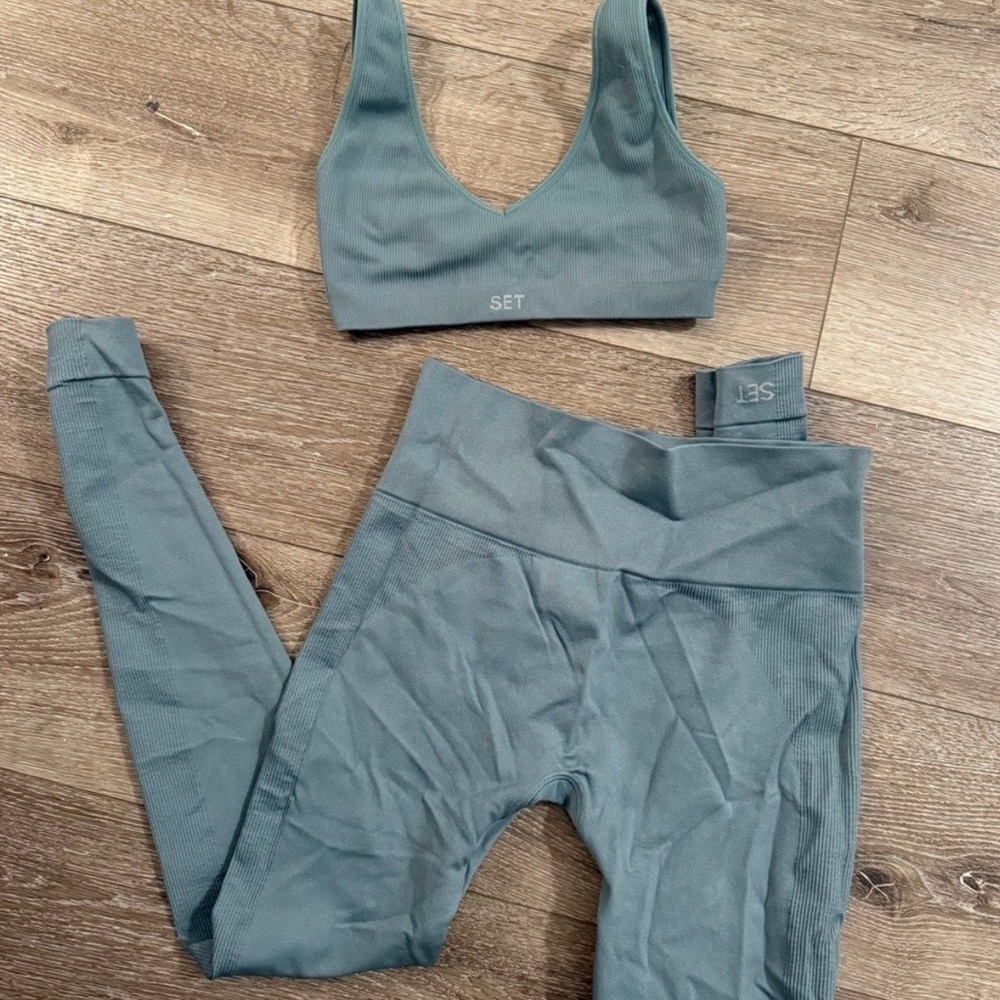 SET Activewear Sports Bra and Leggings- Small